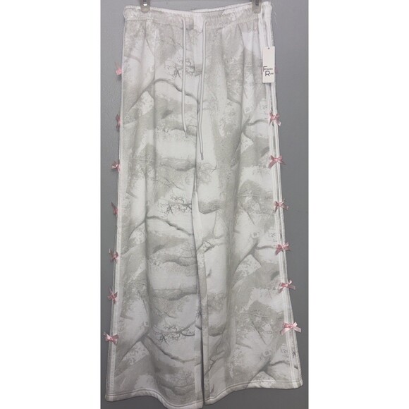 Women’s Faded Rose Camo With Pinks Bows Wide Leg Sweatpants Size Small - Picture 1 of 6
